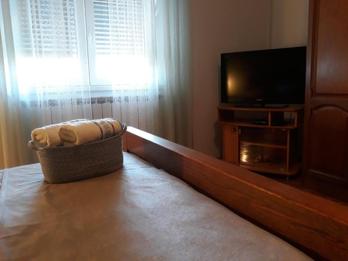 Apartment Nevia Fažana Esterno foto